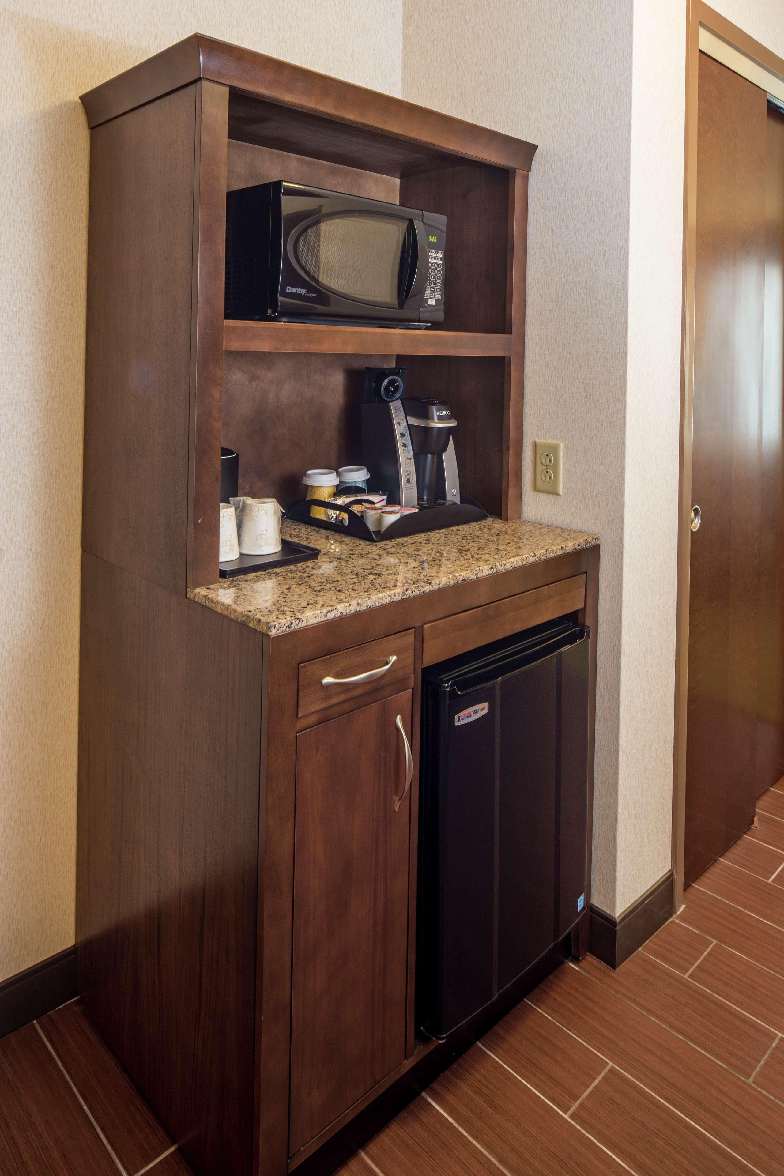 Hilton Garden Inn Uniontown Exteriör bild
