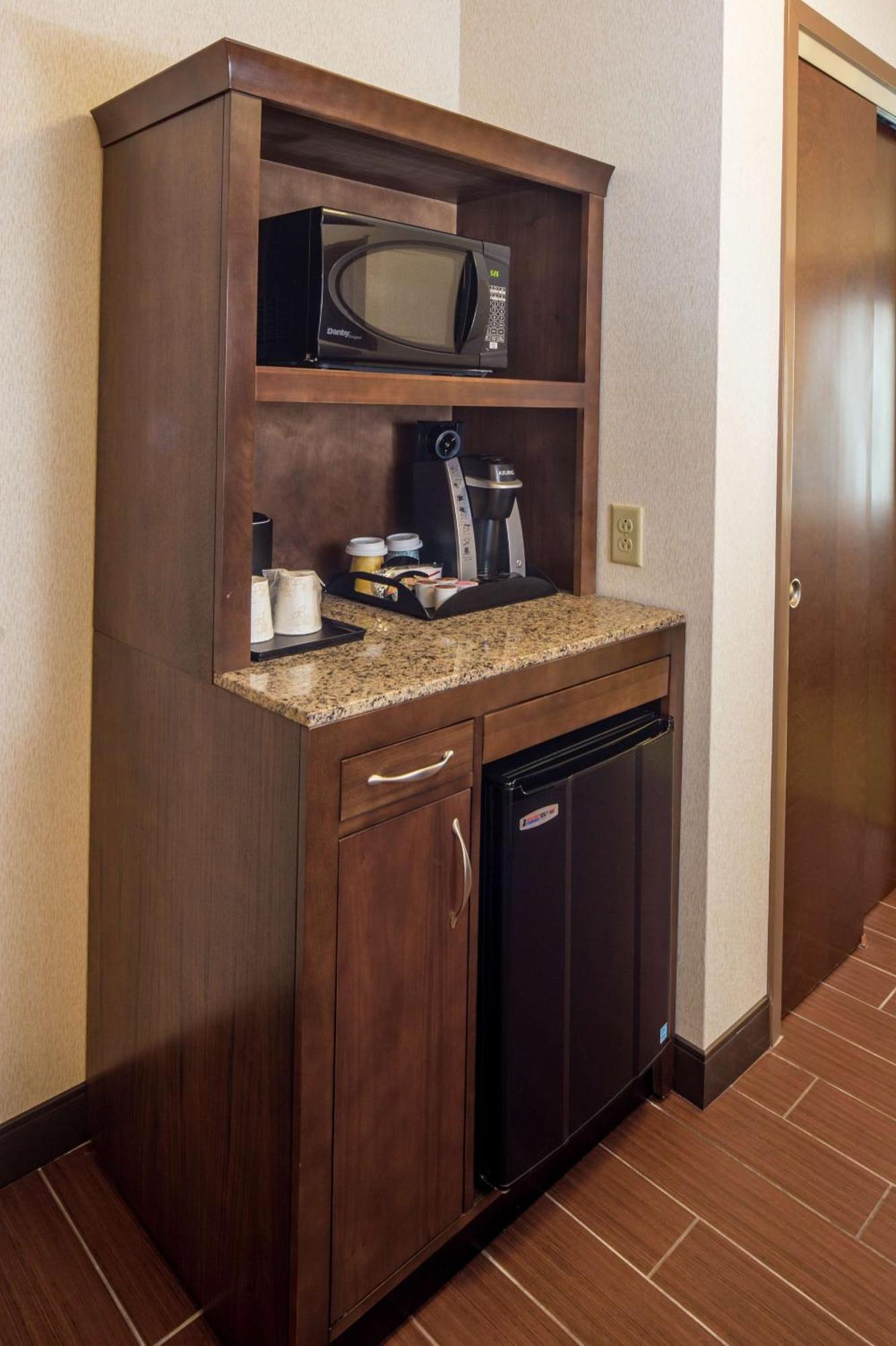 Hilton Garden Inn Uniontown Exteriör bild