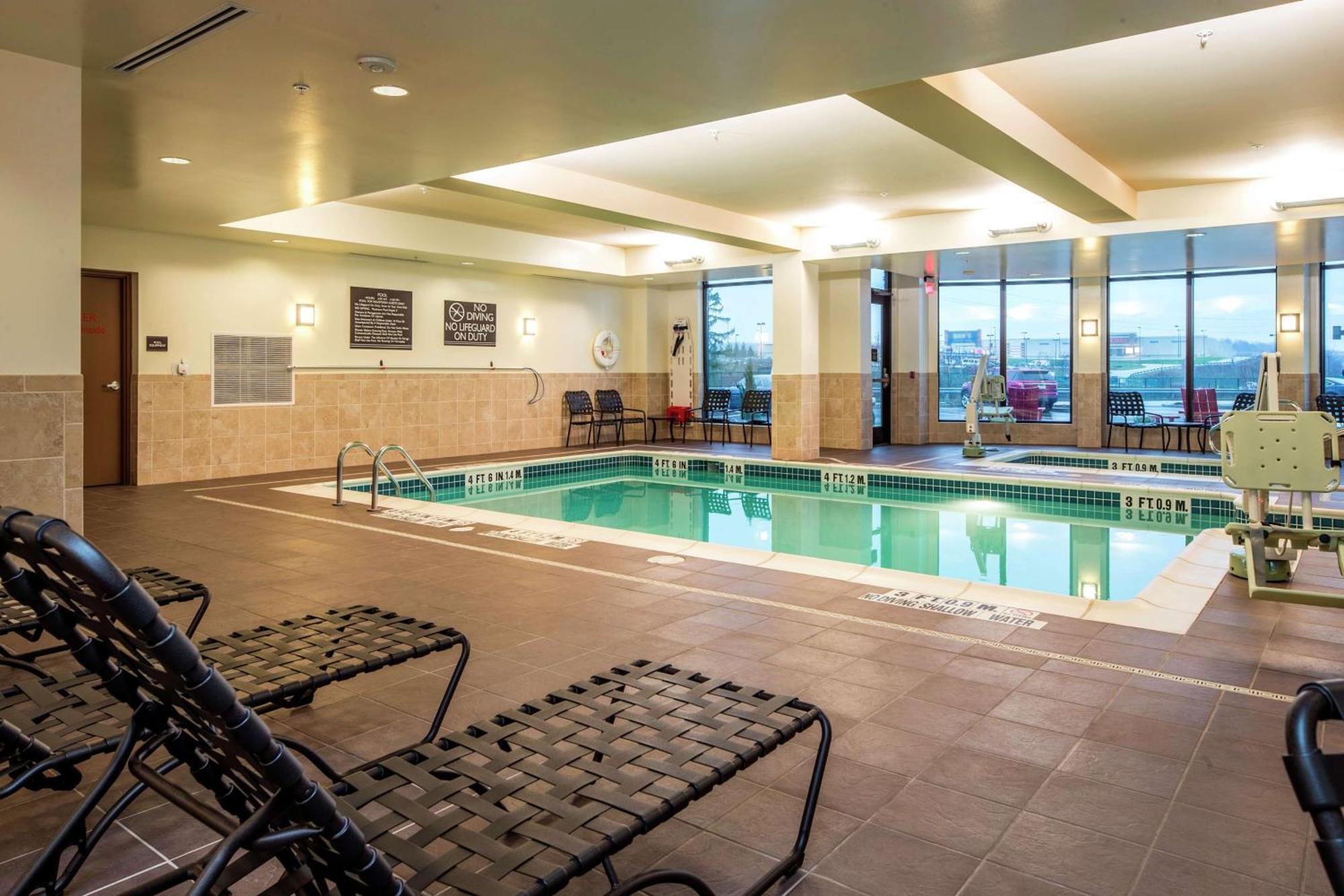 Hilton Garden Inn Uniontown Exteriör bild
